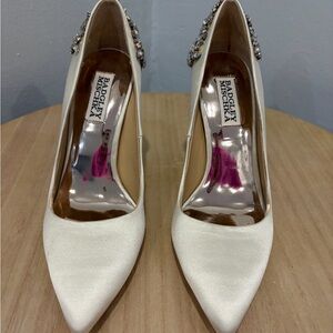 Badgley Mischka Cream Embellished Heels